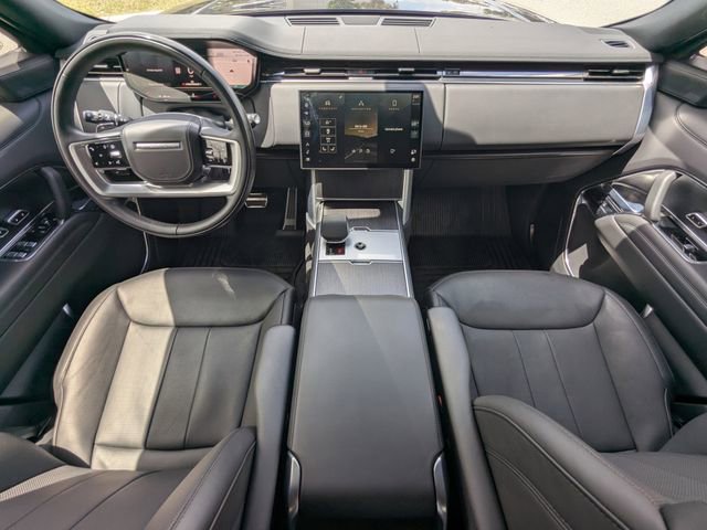 Used 2025 Land Rover Range Rover SE AWD/4WD image 14