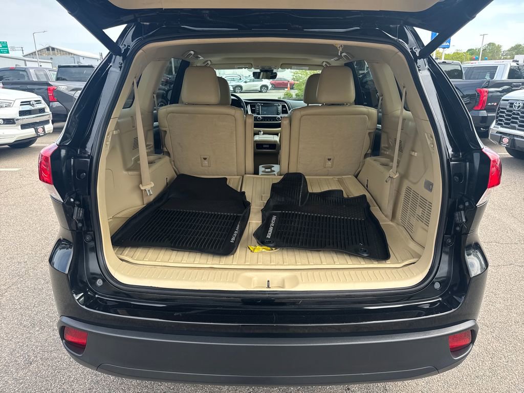 Used 2017 Toyota Highlander XLE AWD/4WD image 7