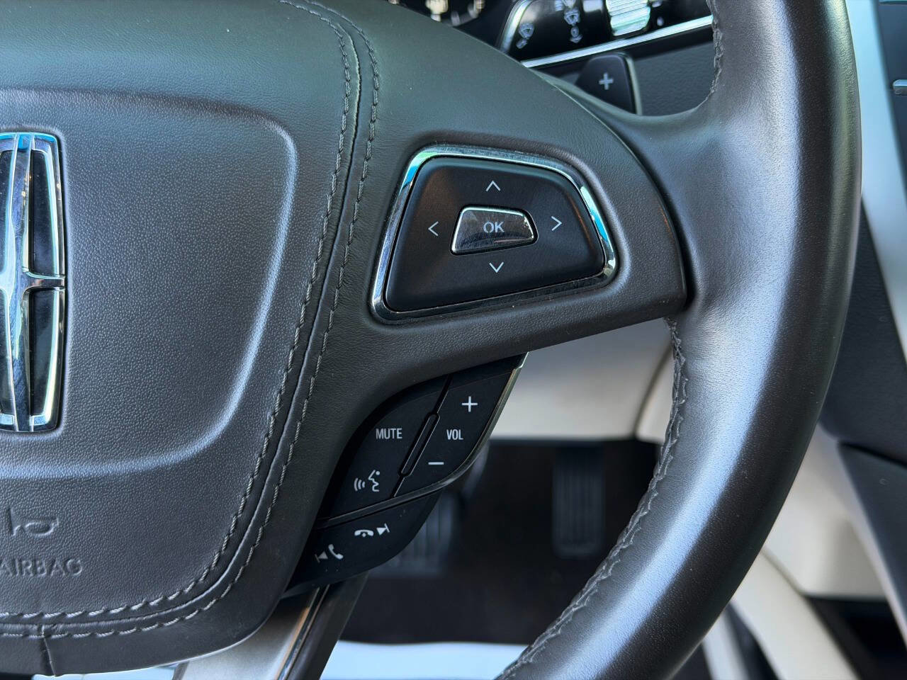 Used 2020 Lincoln MKZ AWD w/ Convenience Package image 33
