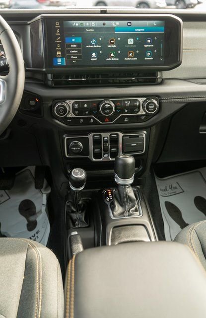 Used 2024 Jeep Wrangler Sahara AWD/4WD image 16