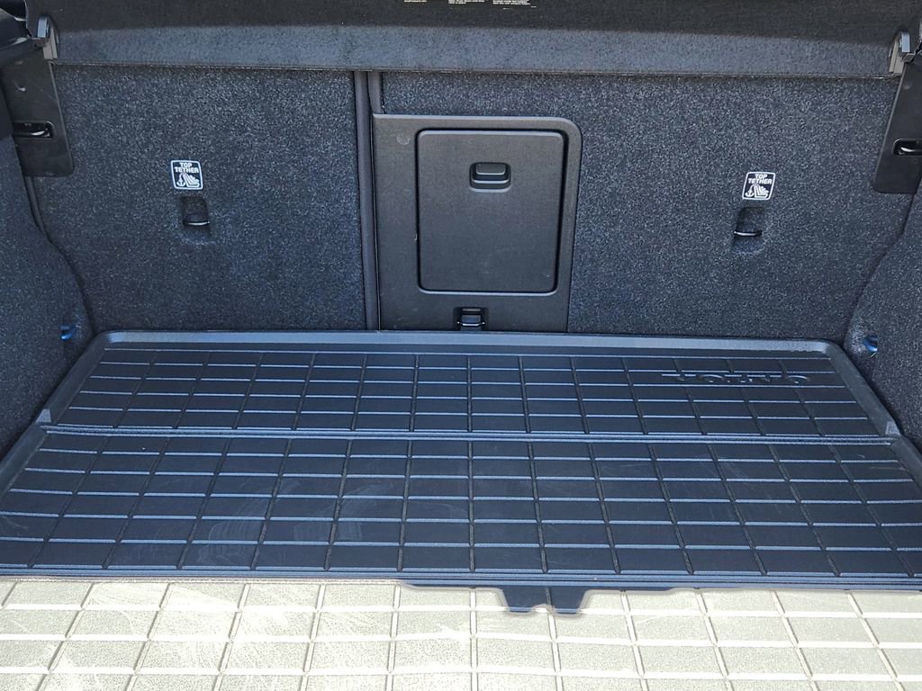 Used 2024 Volvo XC40 B5 Plus w/ Protection Package Premier AWD/4WD image 21