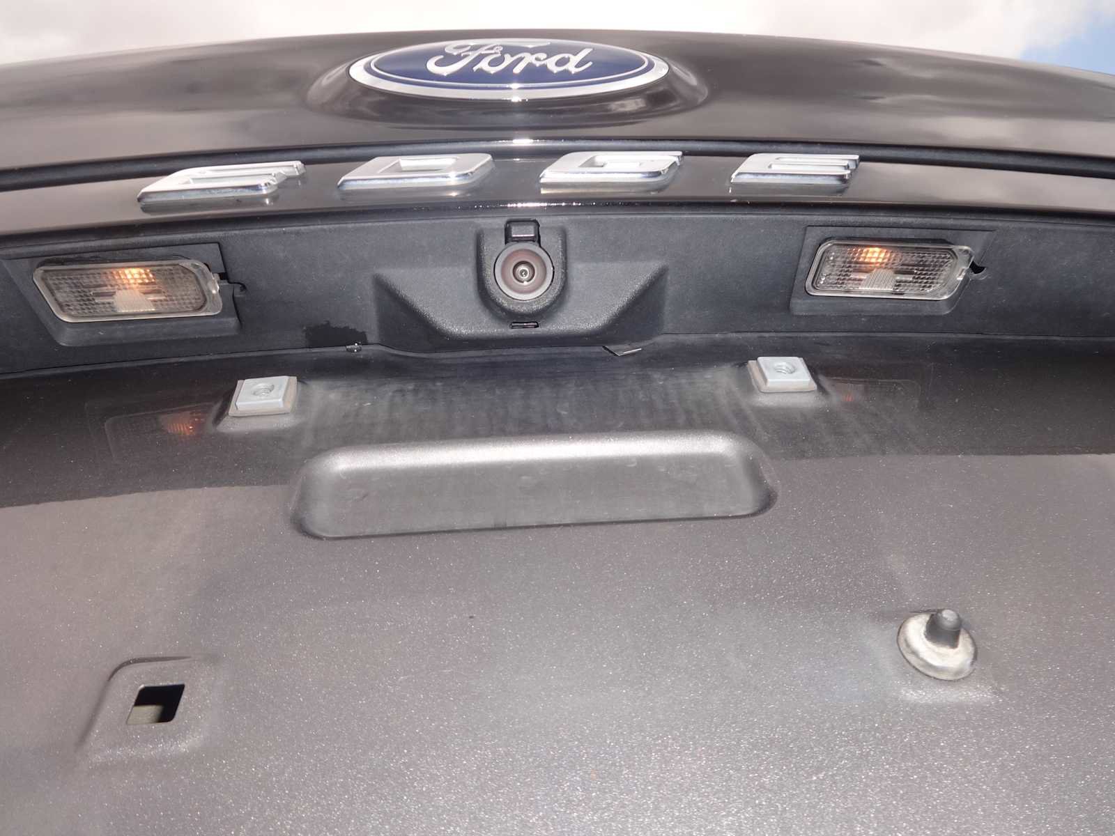 Used 2021 Ford Edge ST-Line image 11