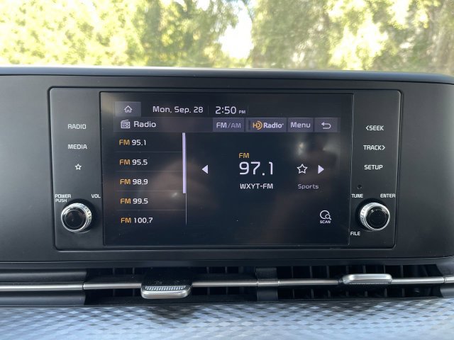 Used 2022 Kia Carnival LX FWD image 14