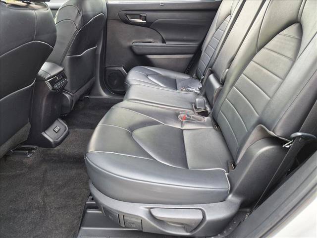 Used 2023 Toyota Highlander XLE FWD image 16