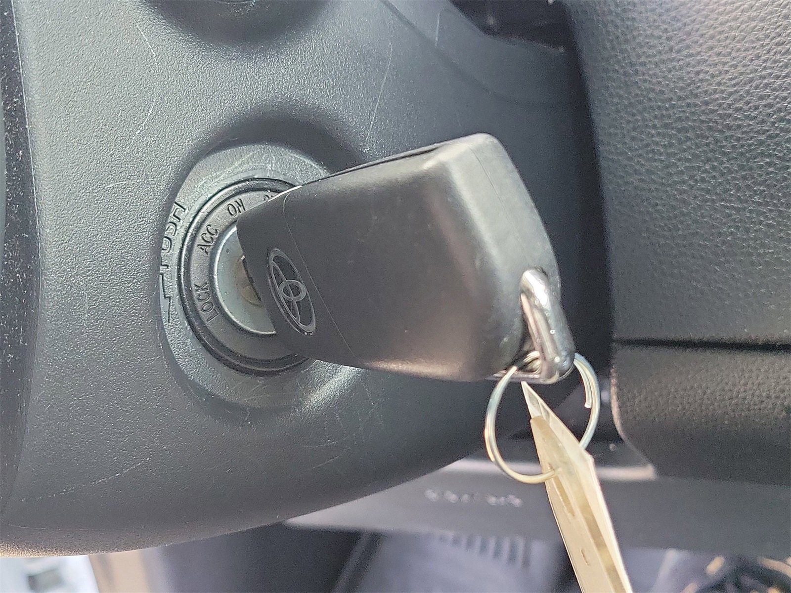 Certified 2023 Toyota Corolla LE image 29