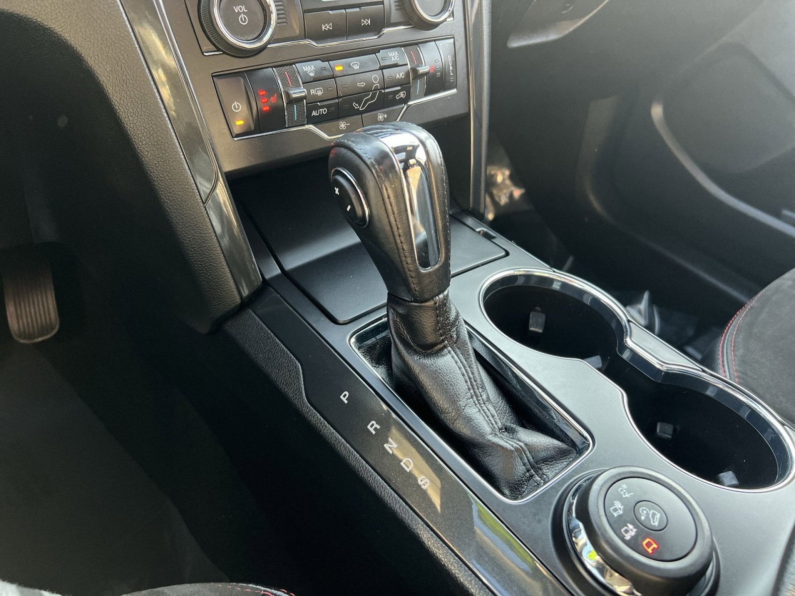 Used 2018 Ford Explorer XLT w/ Equipment Group 202A image 22