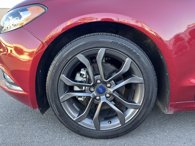 Used 2018 Ford Fusion SE w/ Equipment Group 201A FWD image 7