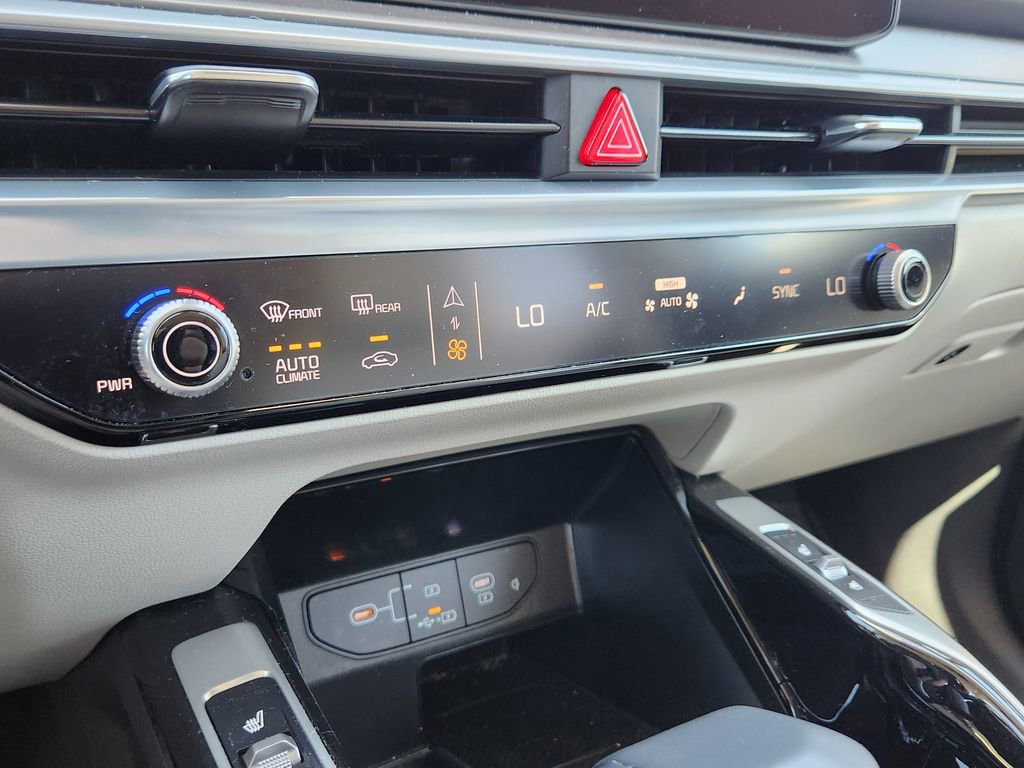 Used 2025 Kia Sorento SX image 18
