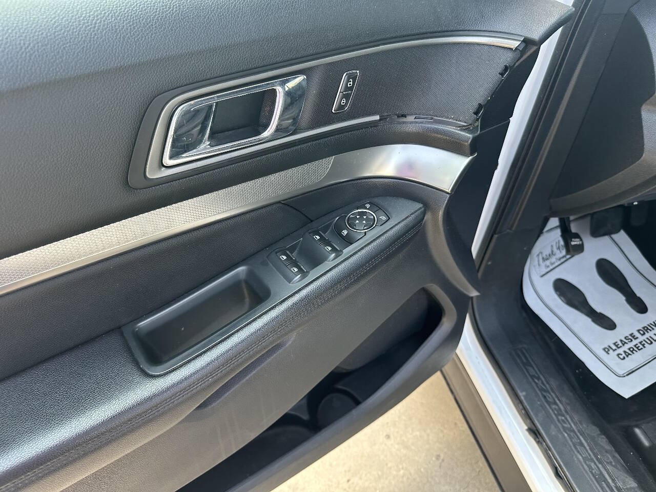 Used 2018 Ford Explorer XLT w/ Equipment Group 201A AWD/4WD image 15