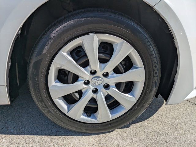 Used 2021 Toyota Corolla LE image 10