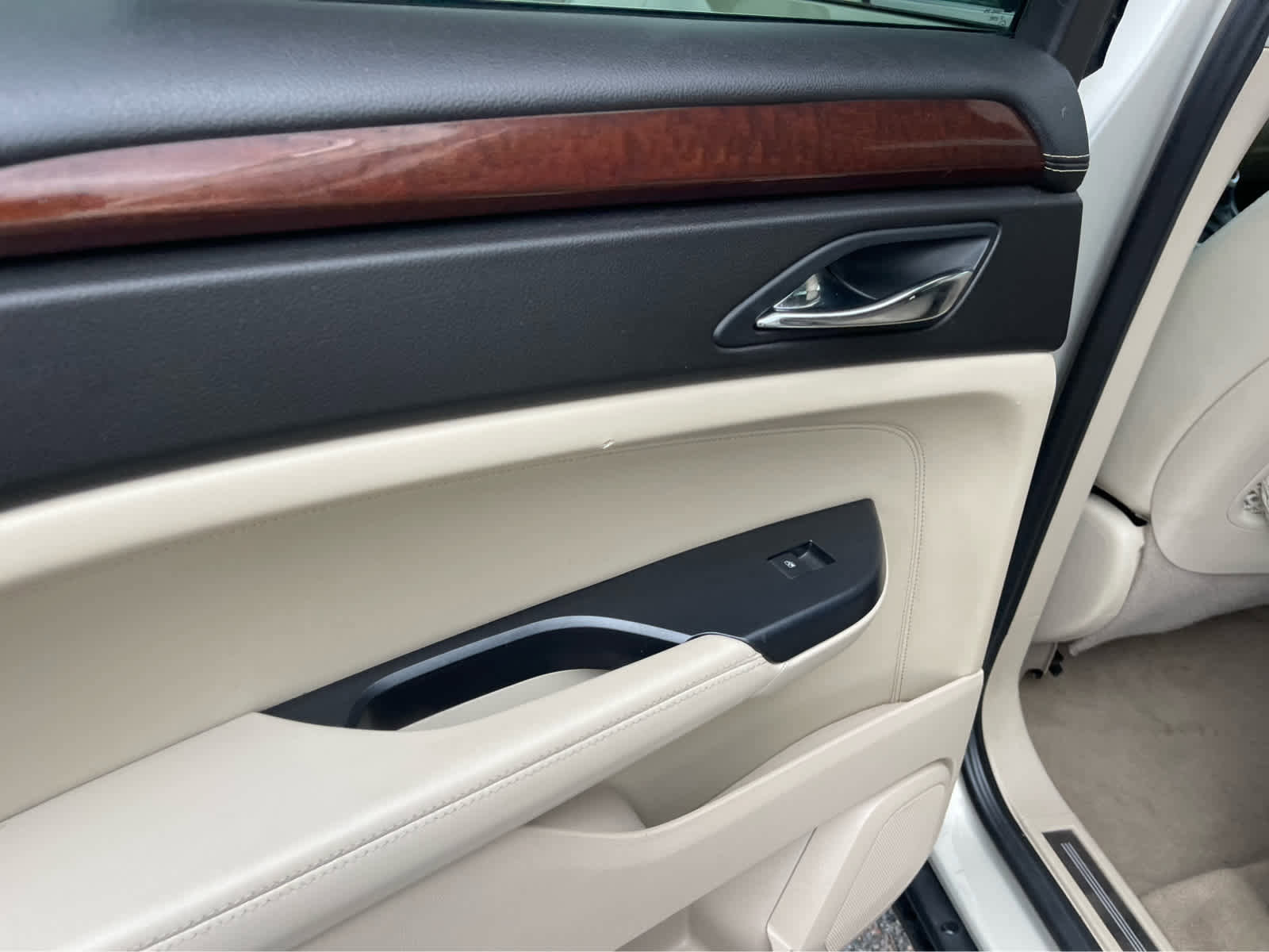 Used 2013 Cadillac SRX Luxury w/ Driver Awareness Package FWD image 20