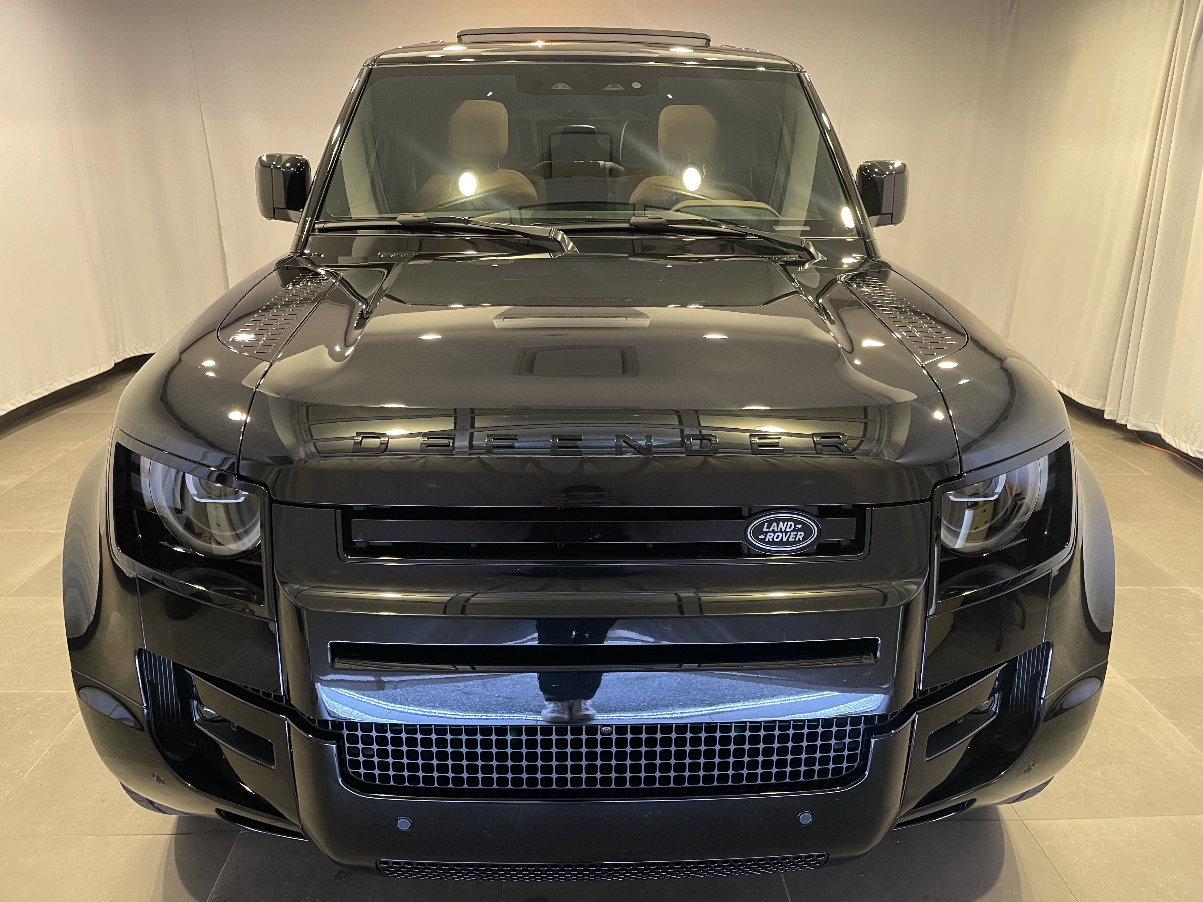 Used 2026 Land Rover Defender 130 X-Dynamic SE image 2