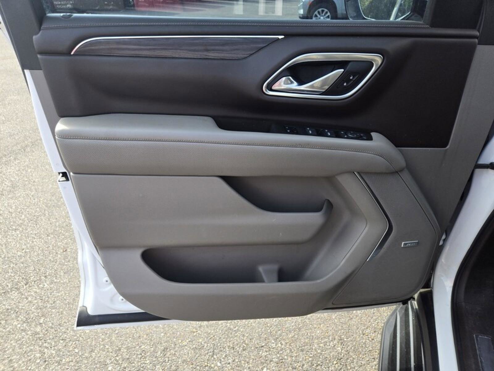 Used 2021 GMC Yukon XL SLT w/ SLT Premium Package image 24