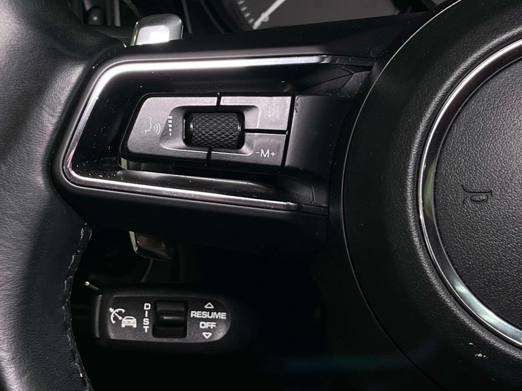 Certified 2023 Porsche Macan AWD/4WD image 37