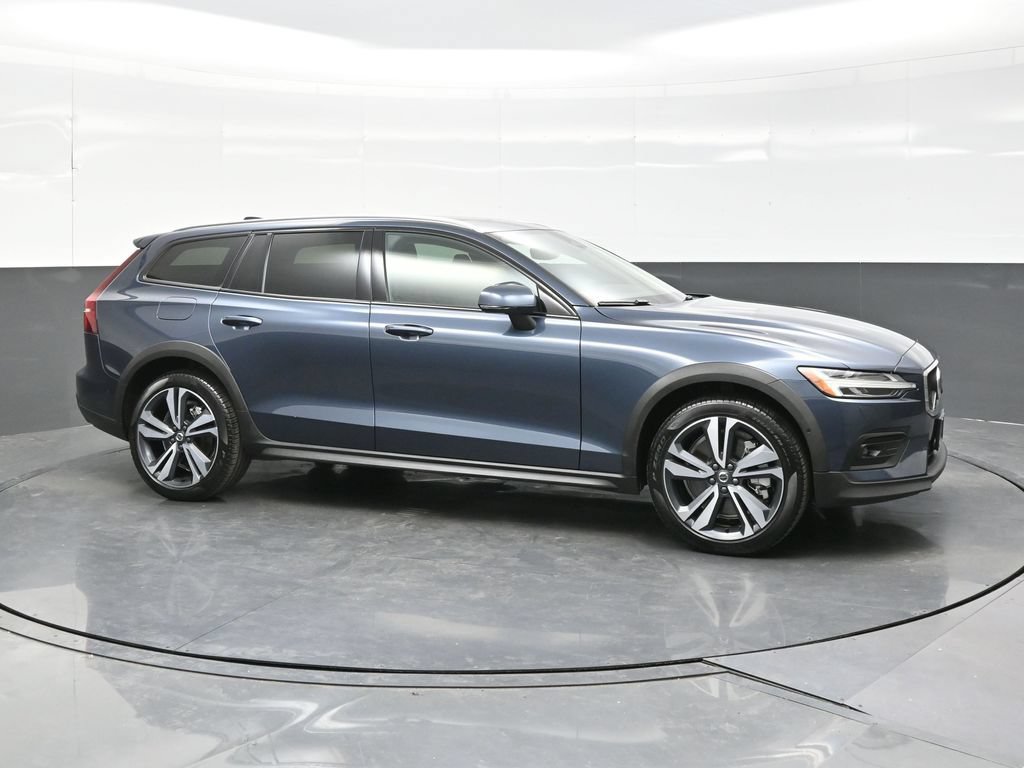 Used 2026 Volvo V60 B5 Cross Country Plus AWD/4WD image 8