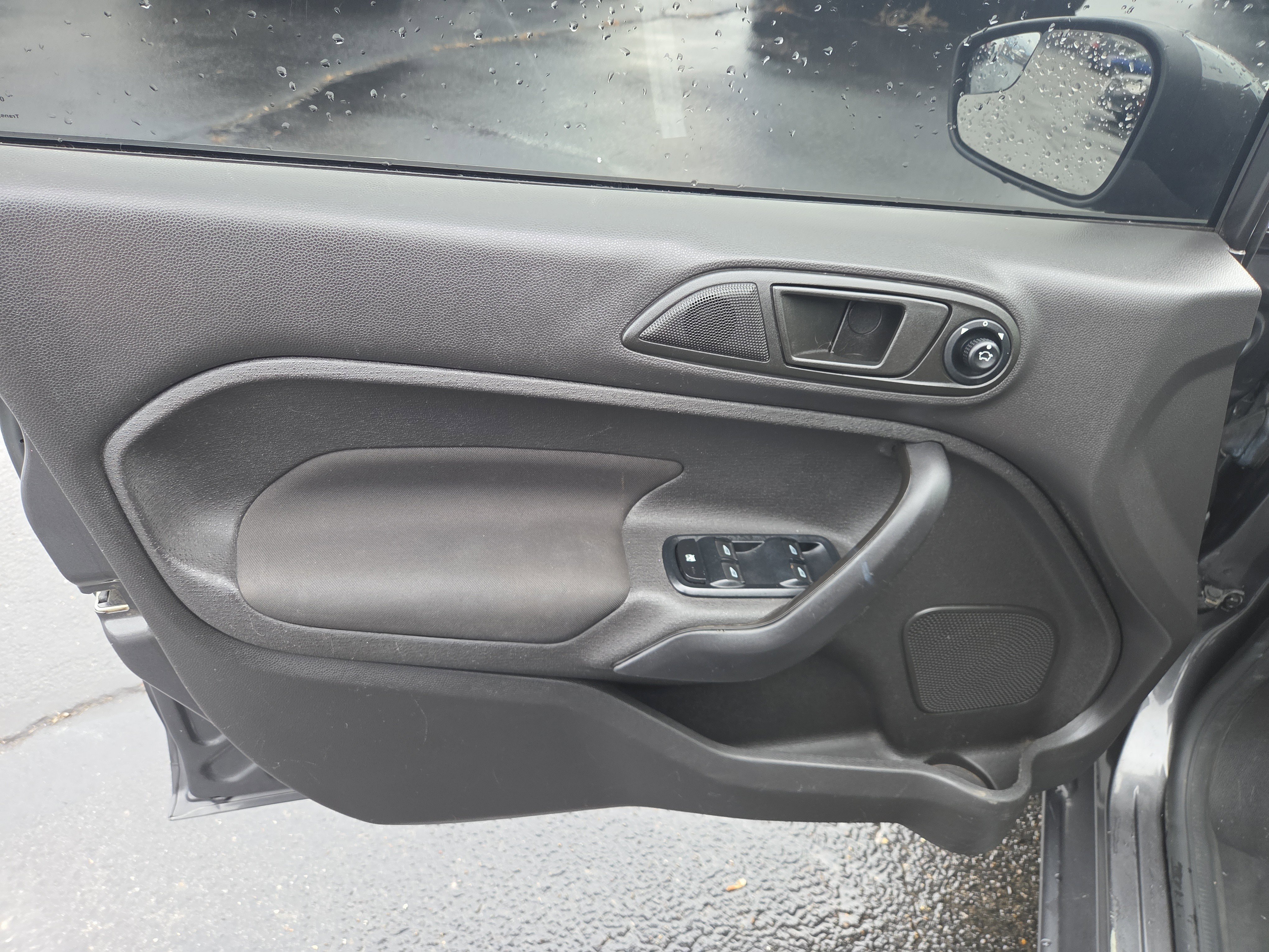 Used 2017 Ford Fiesta SE image 11