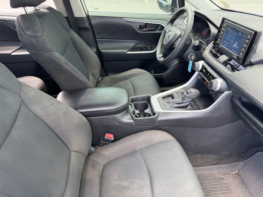 Used 2021 Toyota RAV4 LE FWD image 15