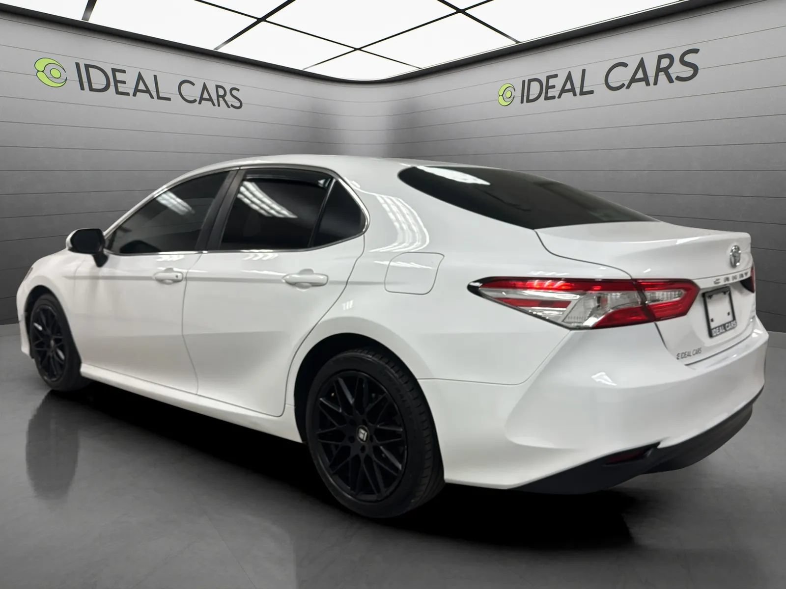 Used 2018 Toyota Camry LE FWD image 7