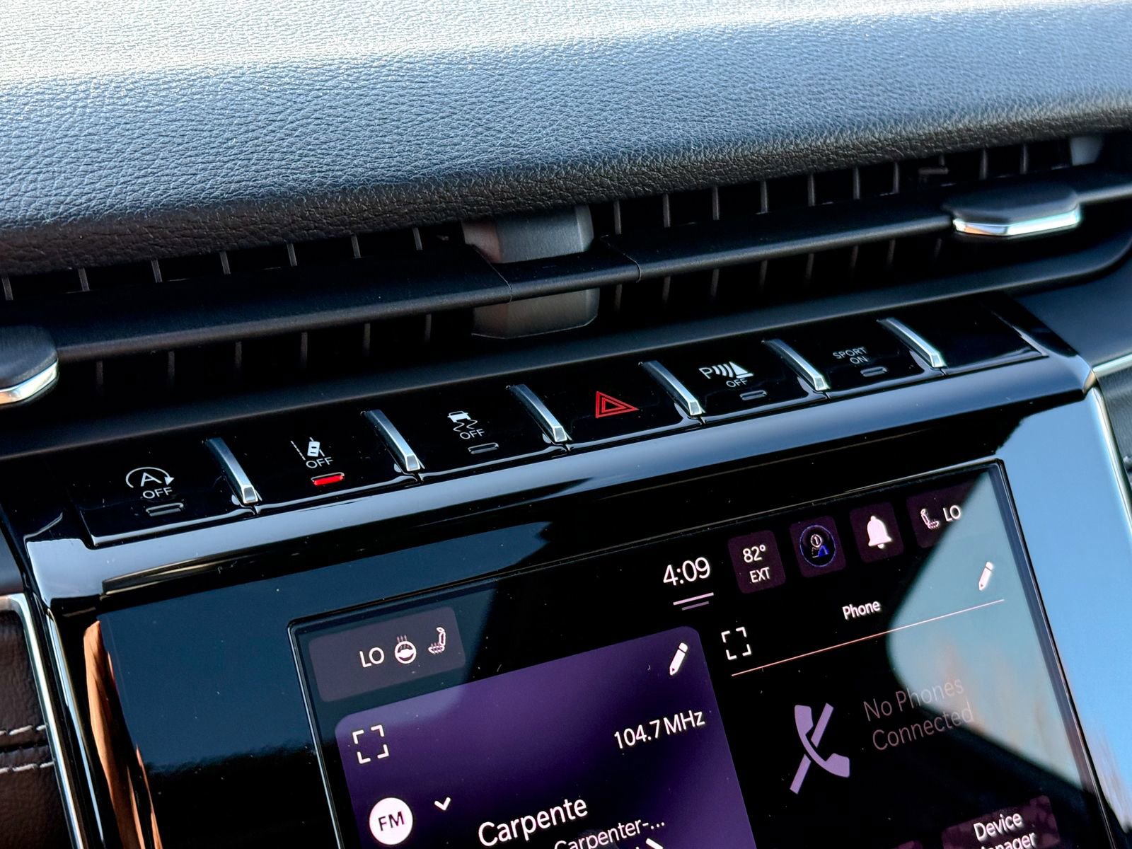 Used 2025 Jeep Grand Cherokee Altitude image 21