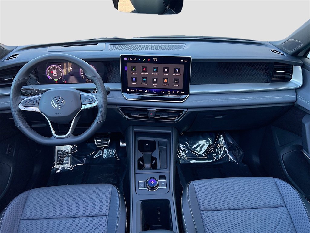 Used 2025 Volkswagen Tiguan SE R-Line image 23
