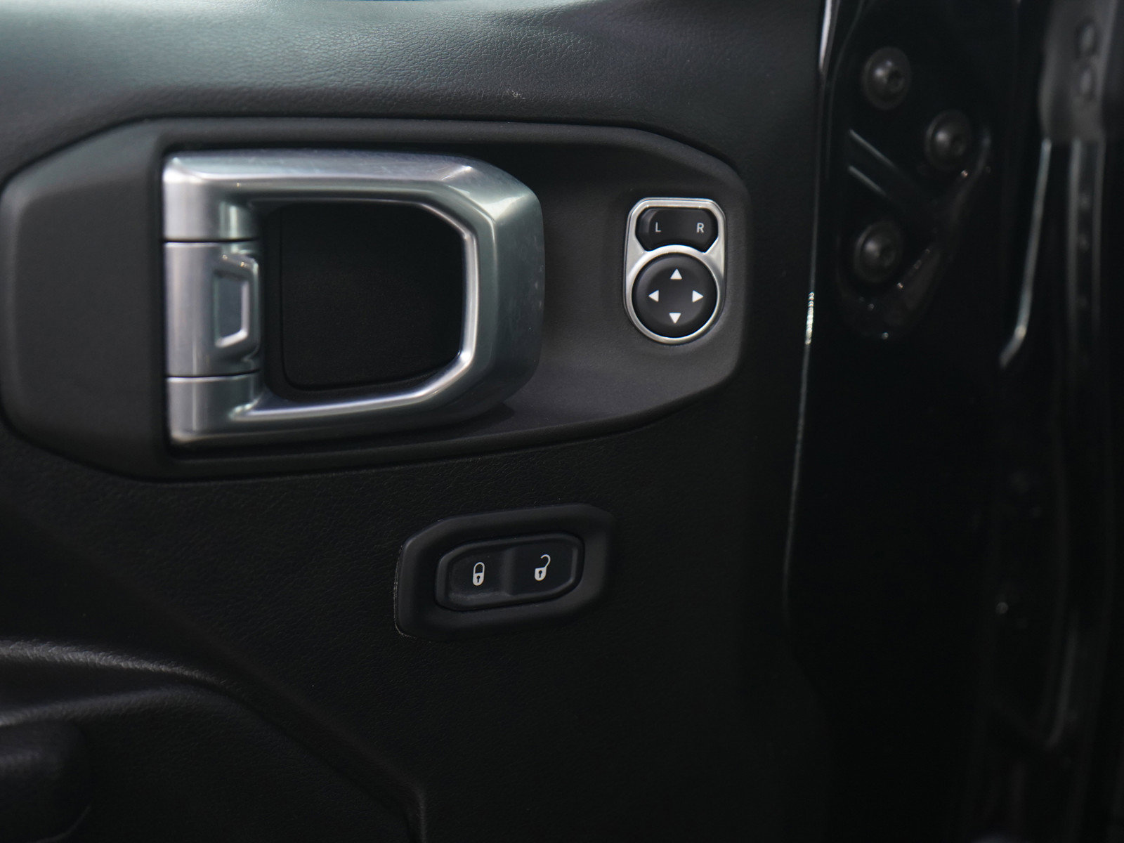 Used 2022 Jeep Wrangler Sport S image 15