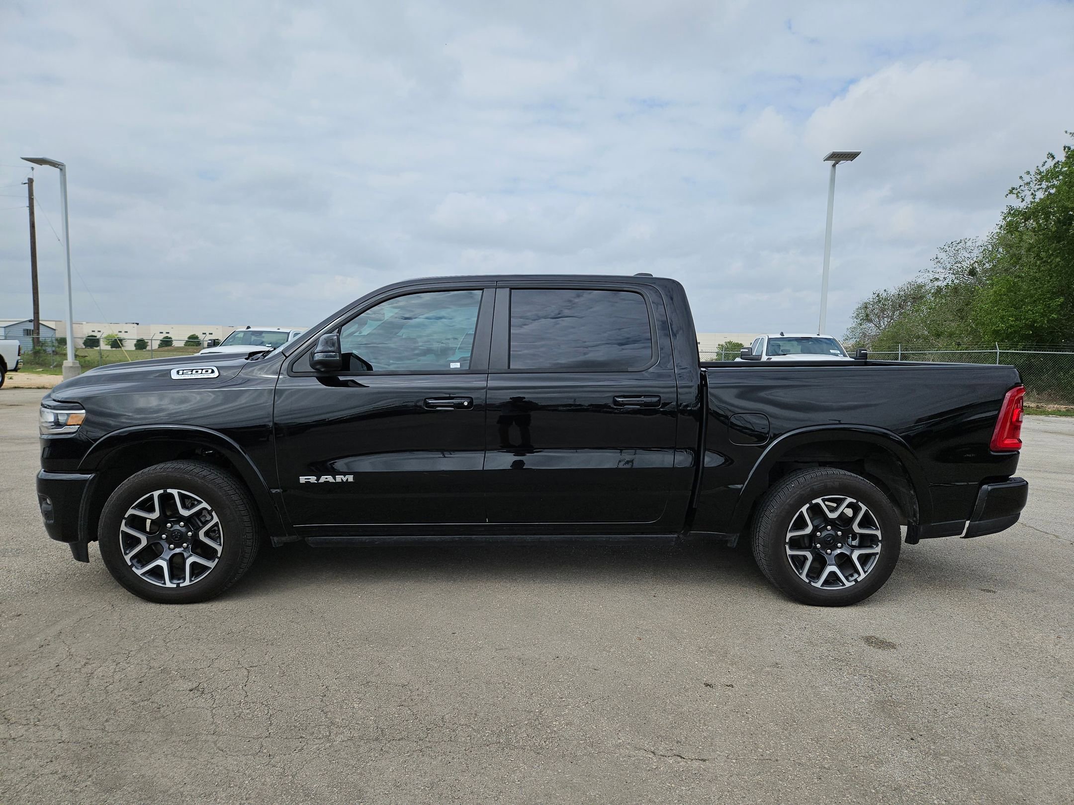 Used 2026 RAM 1500 Laramie AWD/4WD image 6