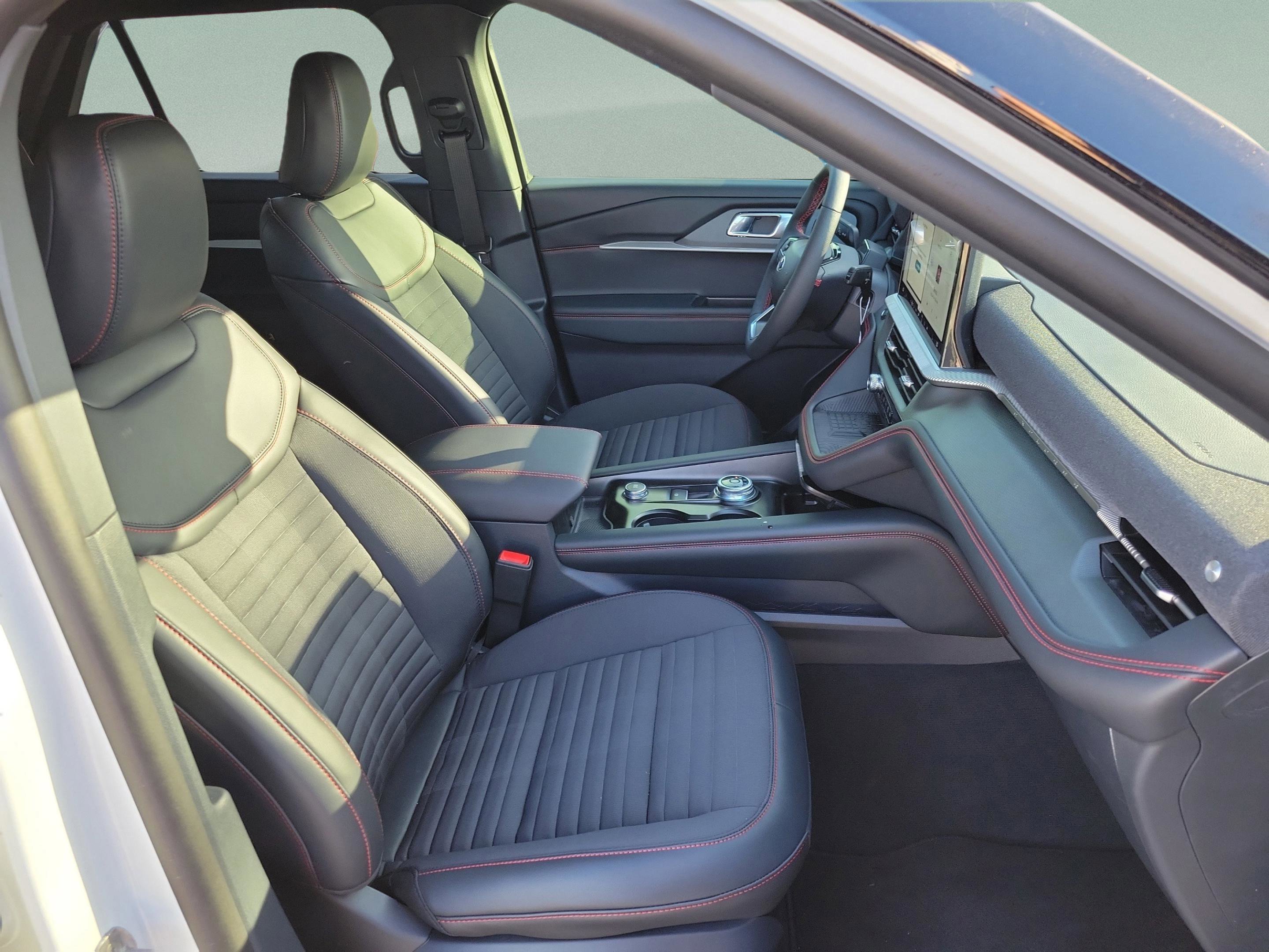 New 2025 Ford Explorer ST-Line w/ Premium Package image 32