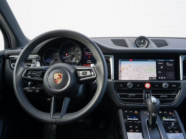 Certified 2025 Porsche Macan image 21