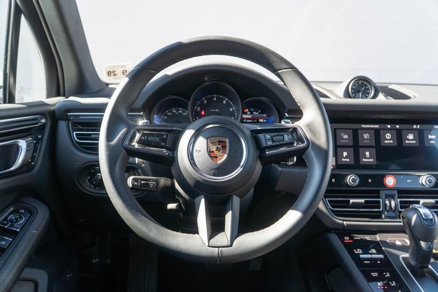 Certified 2025 Porsche Macan image 23