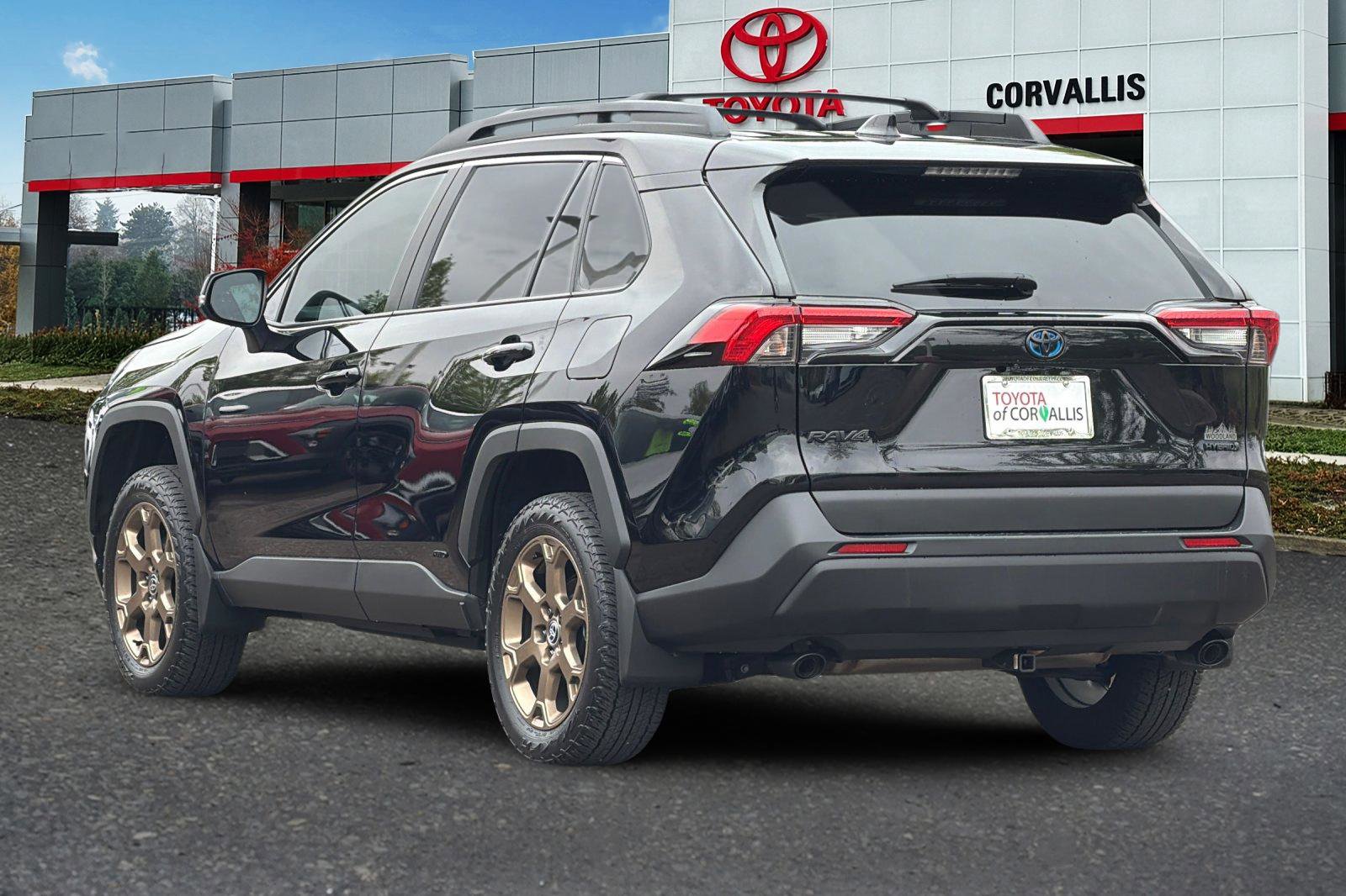 Used 2024 Toyota RAV4 AWD Hybrid image 6
