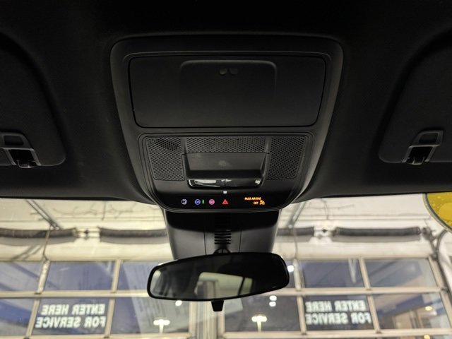 Used 2025 Chevrolet Traverse LT image 24