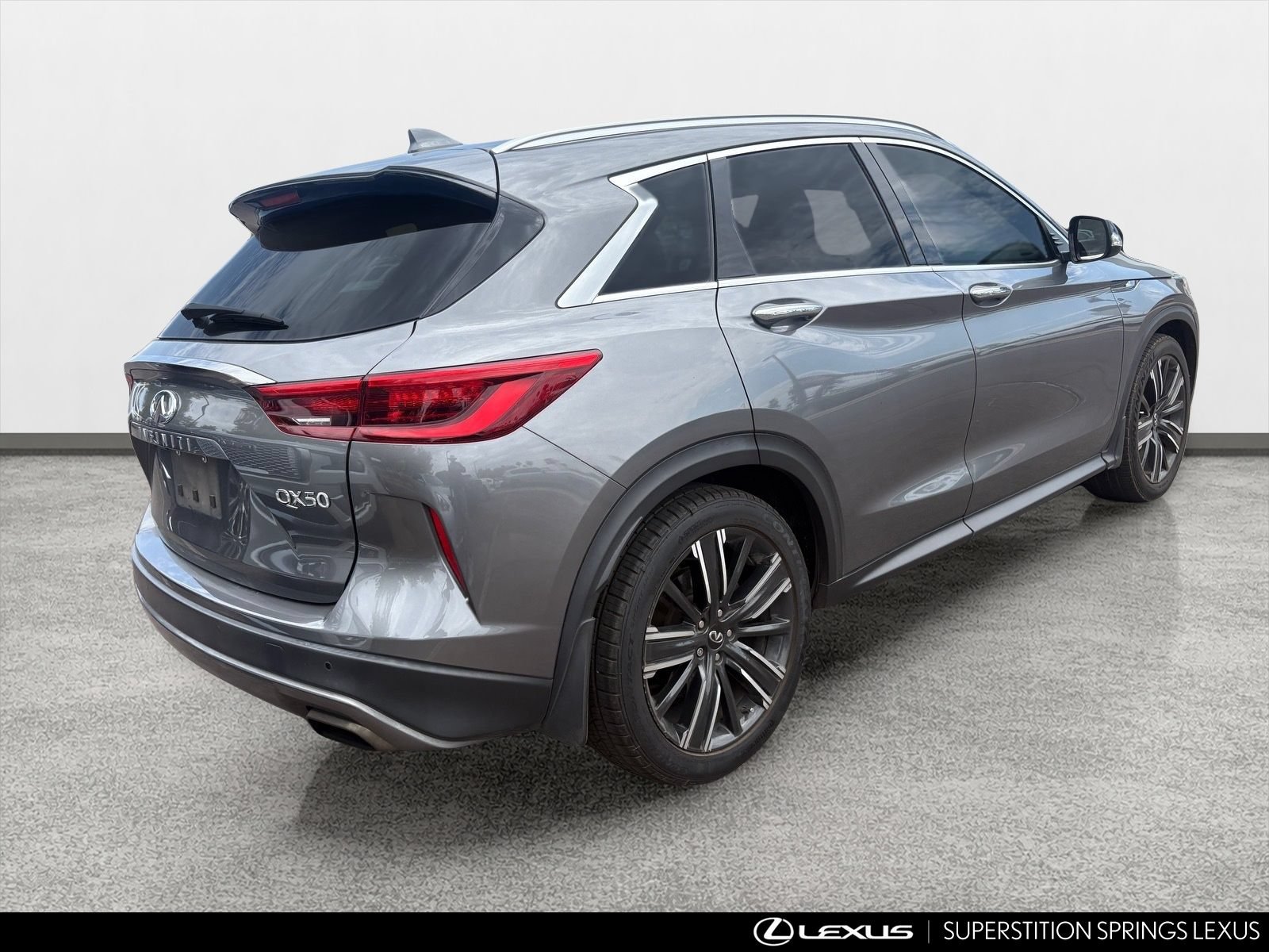 Used 2021 INFINITI QX50 Luxe w/ Appearance Package FWD image 3