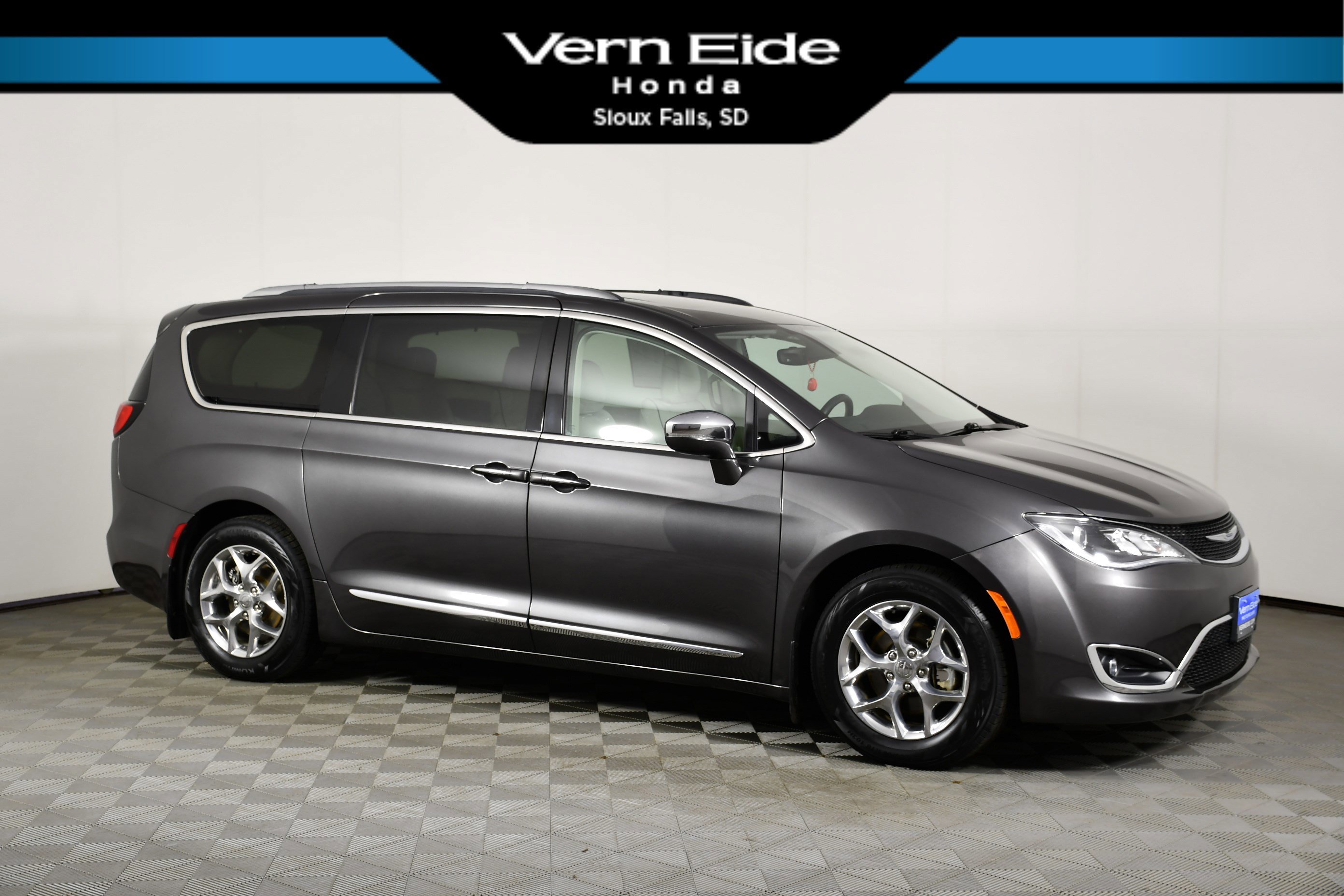 Used 2017 Chrysler Pacifica Limited