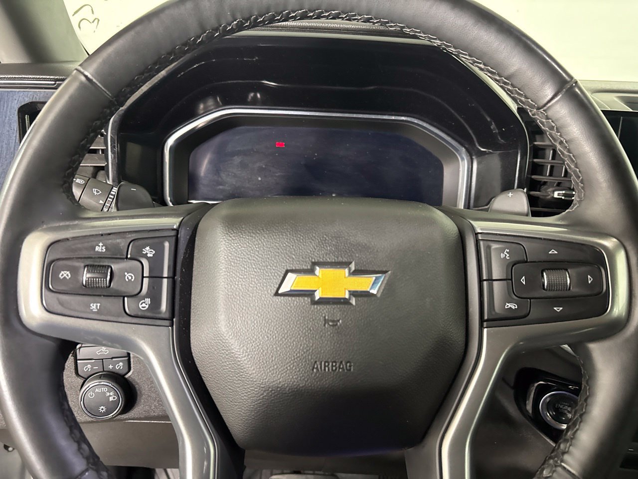 Used 2025 Chevrolet Silverado 1500 LT AWD/4WD image 11