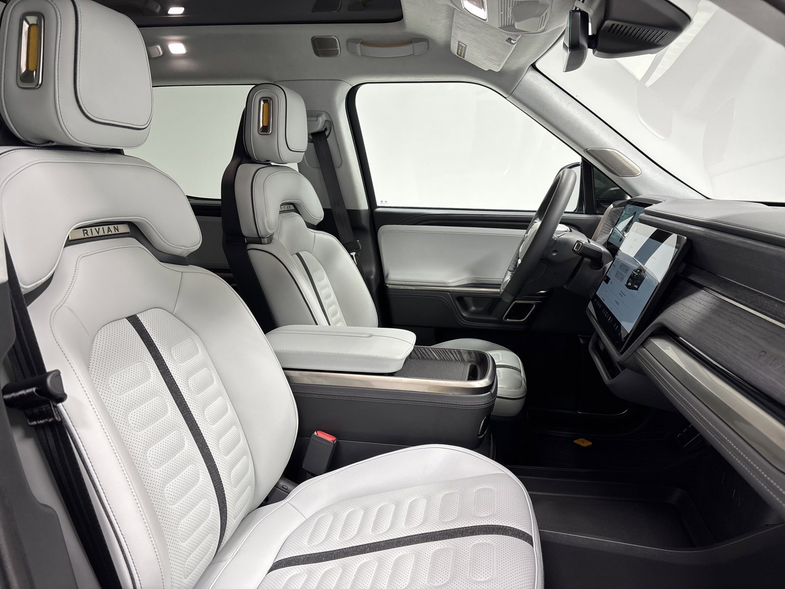 Used 2024 Rivian R1T Adventure image 23