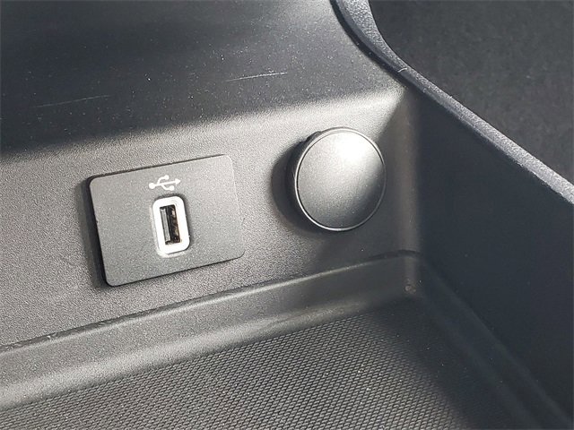 Used 2017 Ford Fusion SE w/ Fusion SE Technology Package image 28