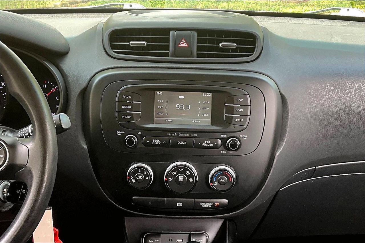 Used 2016 Kia Soul + FWD image 9