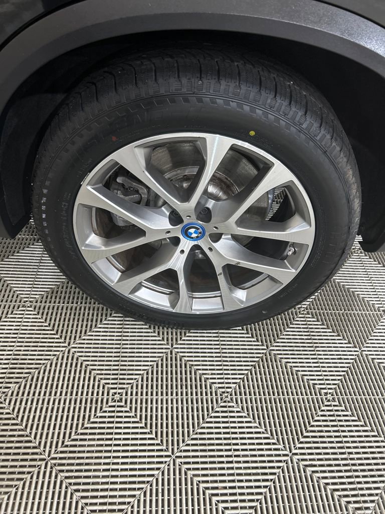 Used 2025 BMW X5 xDrive50e image 10