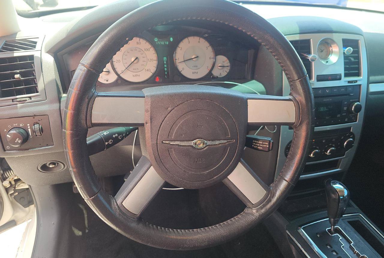 Used 2010 Chrysler 300 Touring RWD image 11