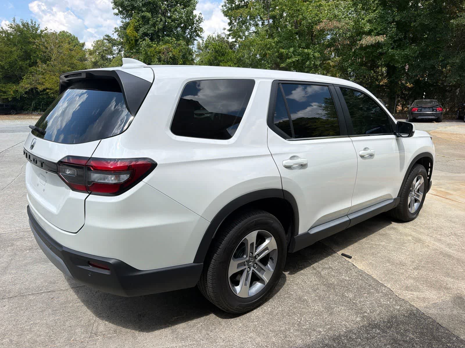 Certified 2025 Honda Pilot EX-L image 12