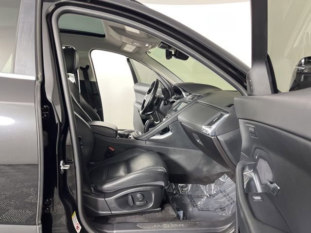 Used 2020 Jaguar E-PACE SE image 39