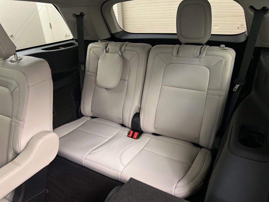 Used 2025 Lincoln Aviator Reserve w/ Equipment Group 201A image 30