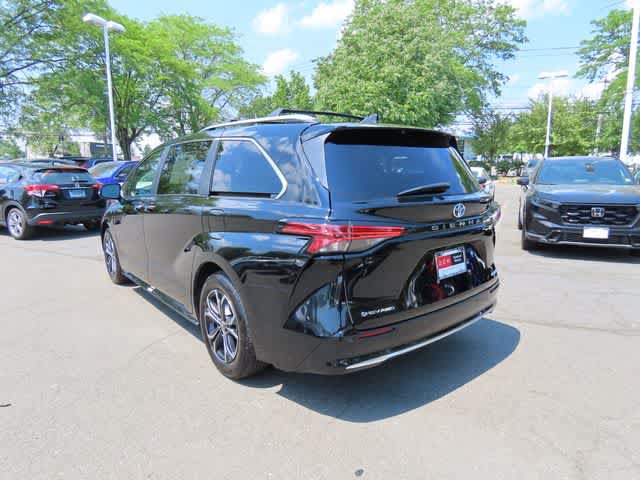 Used 2025 Toyota Sienna Platinum AWD/4WD image 4