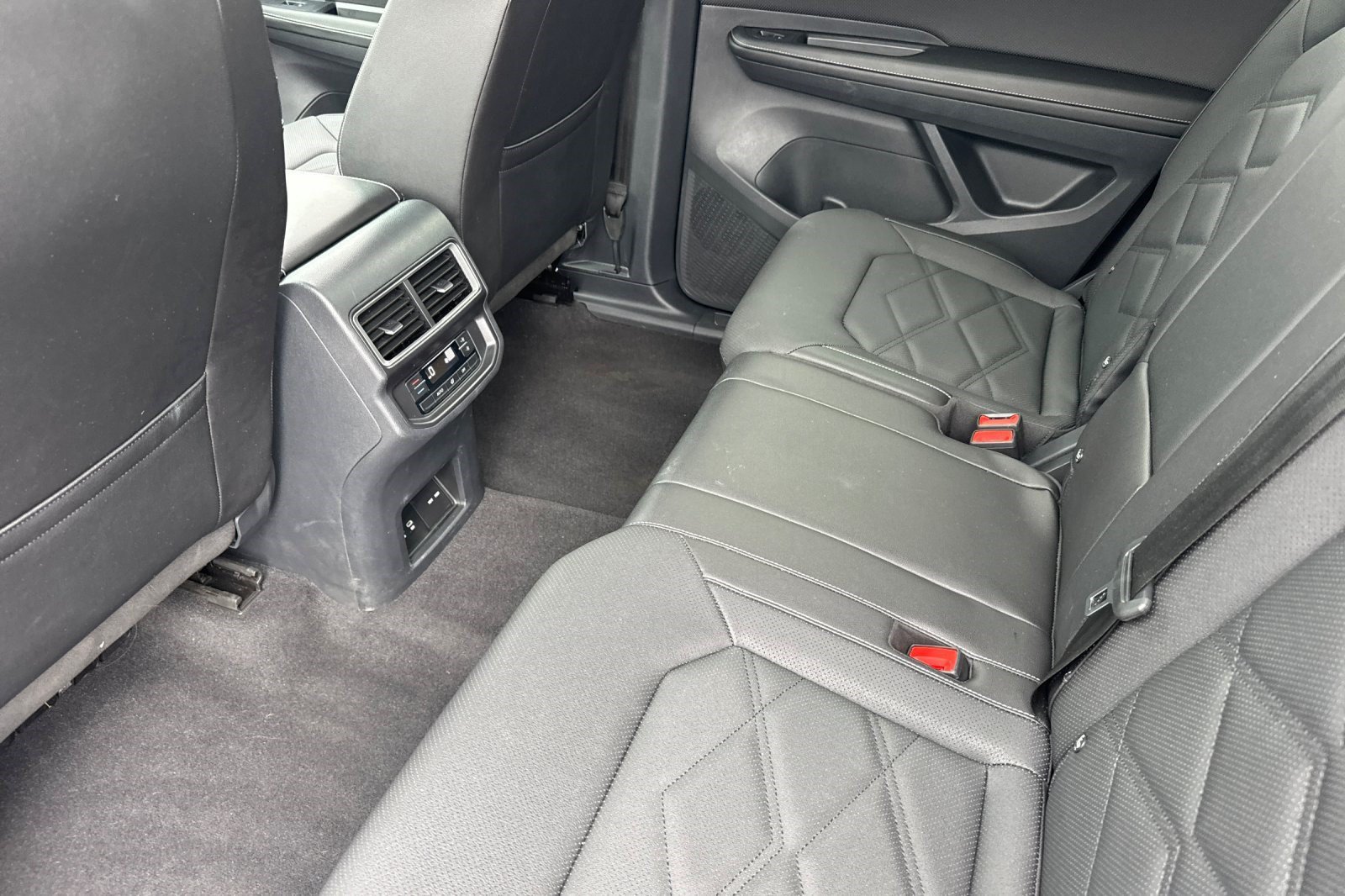 Used 2026 Volkswagen Atlas SE AWD/4WD image 30