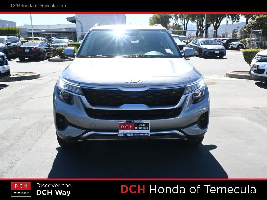 Used 2022 Kia Seltos EX AWD/4WD image 2