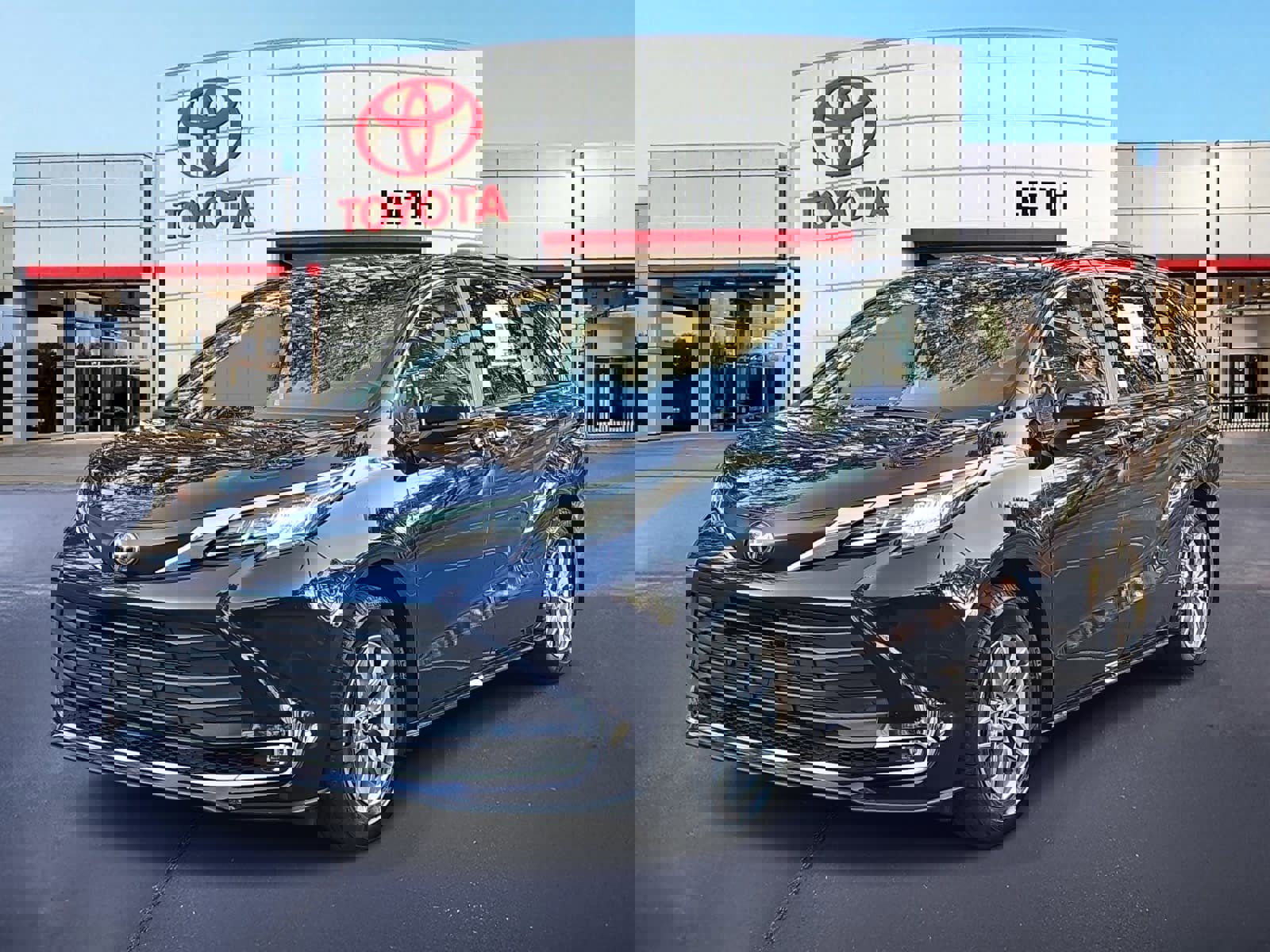 Used 2023 Toyota Sienna XLE