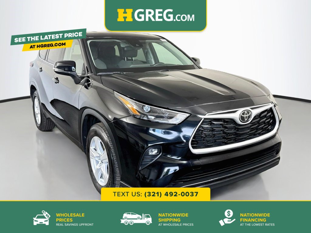 Used 2025 Toyota Highlander LE FWD image 1