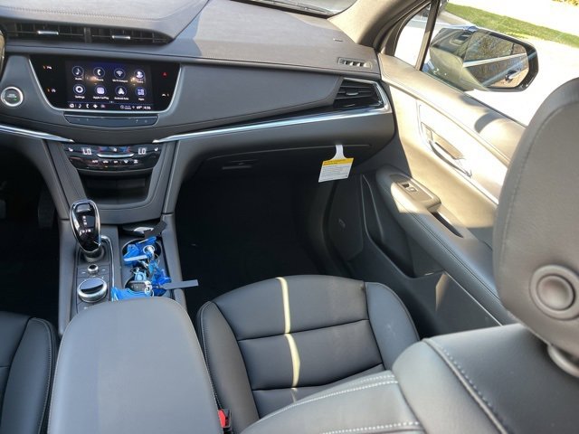 New 2025 Cadillac XT6 Luxury image 34