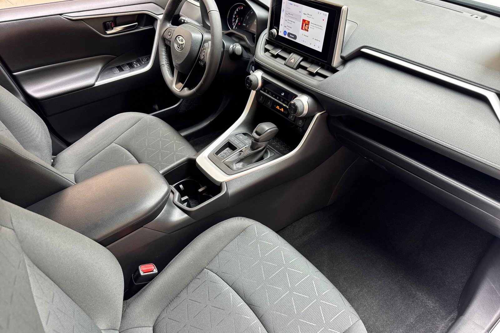 Used 2024 Toyota RAV4 XLE w/ Convenience Package FWD image 34