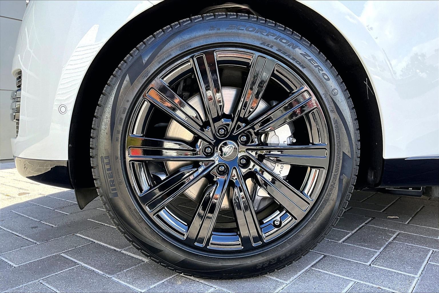 Used 2025 Land Rover Range Rover SE image 8